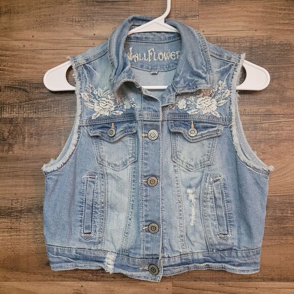 Wallflower Denim Vest M Floral Embroidered Ripped Medium Light Wash Fray Detail - Picture 1 of 8